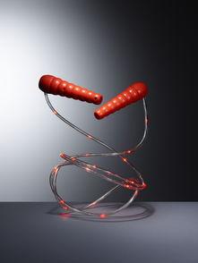 玩具飞镖成人能玩吗视频,趣味与安全的双重体验