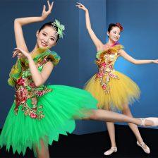 成人男女开场舞视频,优雅互动，舞动魅力瞬间