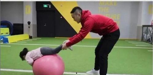 成人瑜伽球摇晃视频,轻松入门的身心放松指南