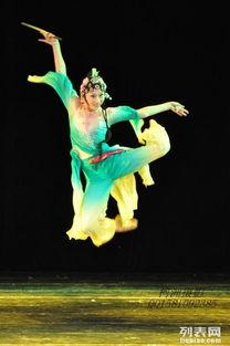 袋鼠跳双人成人舞视频,激情四溢的成人舞蹈盛宴