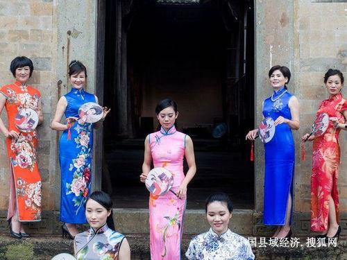 穿旗袍拿扇子走秀视频,古典韵味与现代风采的完美融合